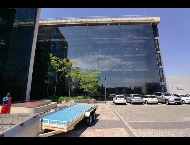 BUSINESS PROPERTY TO RENT IN MENLYN
